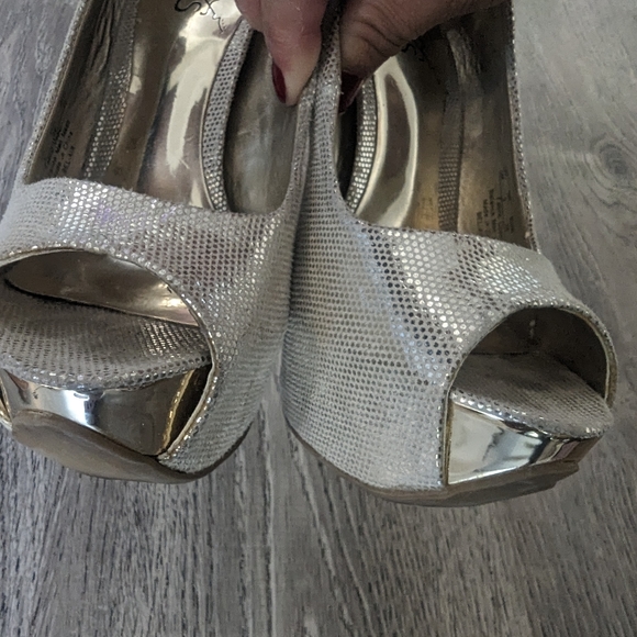 Sz 5 Chrome Heels - Picture 6 of 7